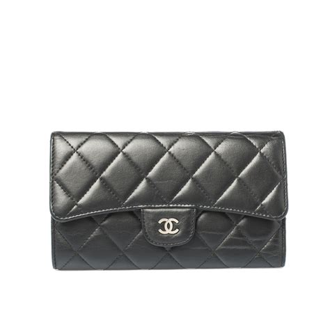 women chanel wallet